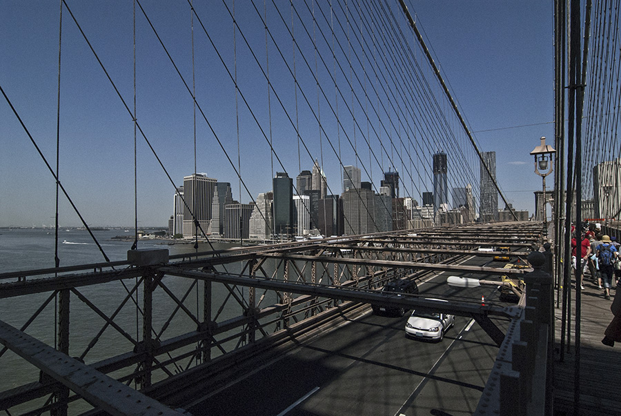 Widok z Brooklyn Bridge na Manhattan